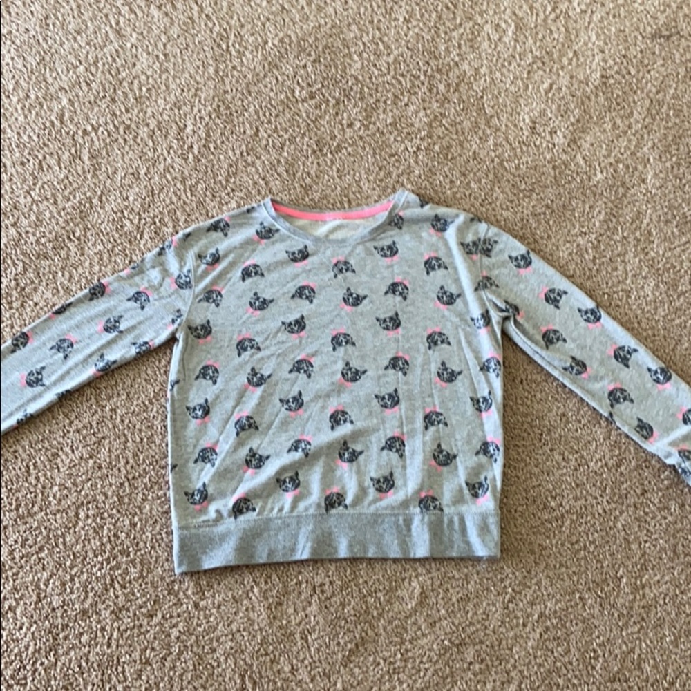 gray long sleeve with cats and pink bows